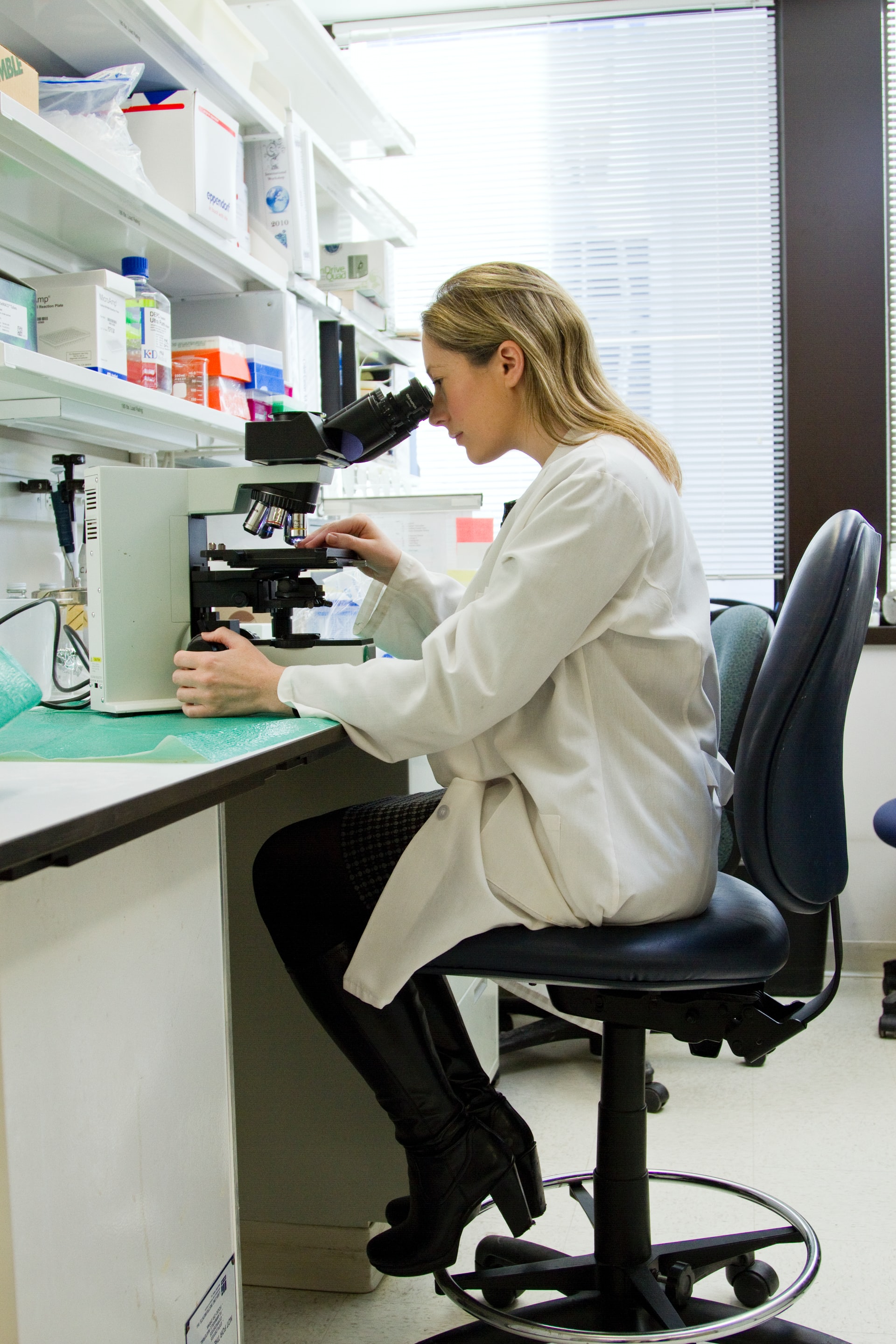 Woman works as a senior scientist in the process analytical technology in the biopharmaceutical industry.