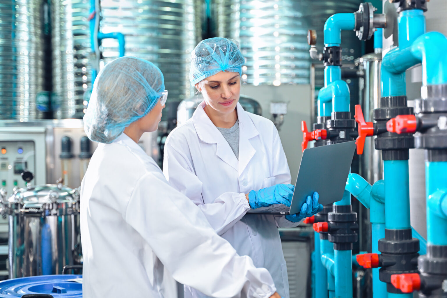 Bottling factory worker inspecting quality of water bottles before shipment. Reverse osmosis system used in plant. water purity and maintaining quality control in bottling process. High quality photo HIGH PURITY WATER & STEAM SYSTEMS FOR (BIO)PHARMACEUTICAL & MED TECH INDUSTRIES - INNOPHARMA EDUCATION